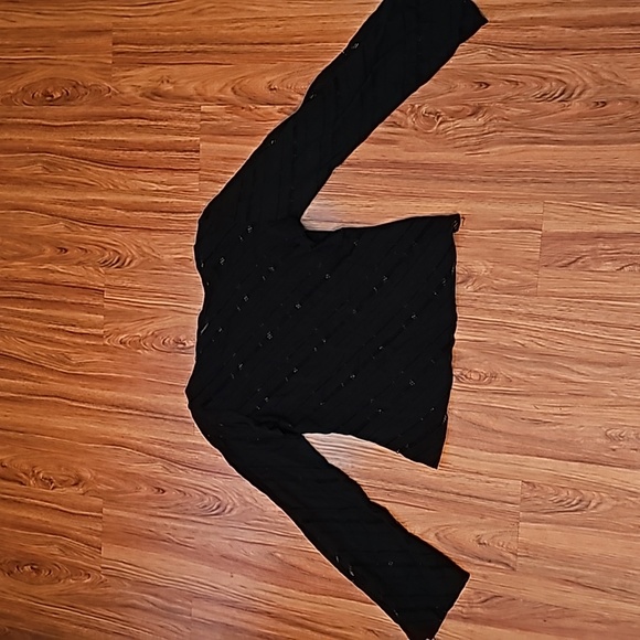 LADIES LARGE BELL SLEEVE GEOMETRIC BLOUSE BLACK Runs small - Picture 3 of 4